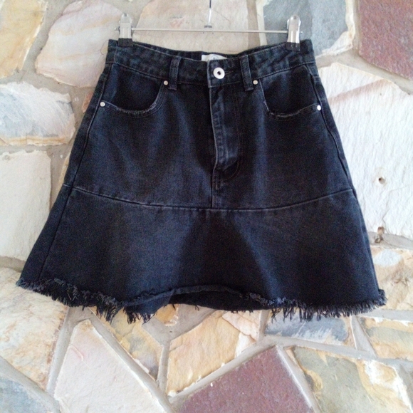 Cotton On Dresses & Skirts - Cotton on black  raw Hem denim mini skirt size 8